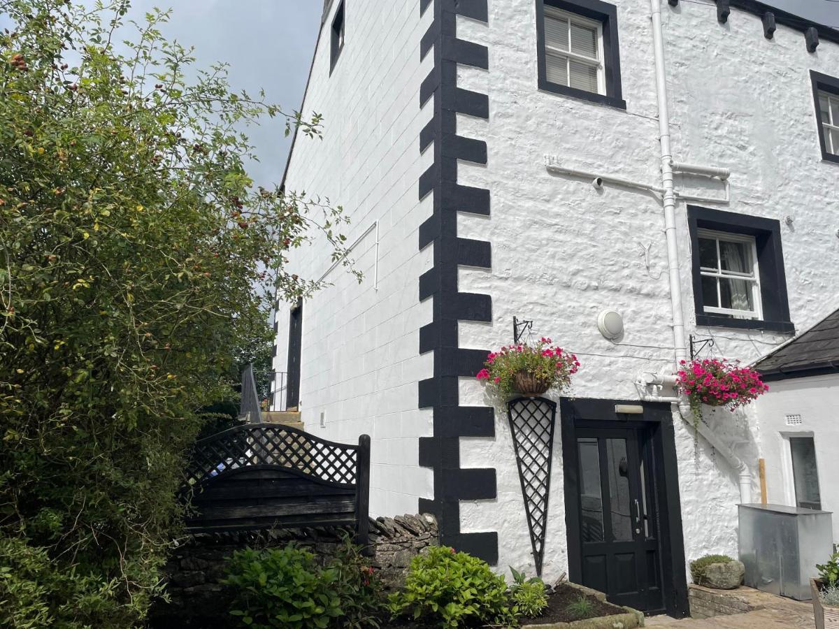 New Inn Hotel Clapham  Exterior photo
